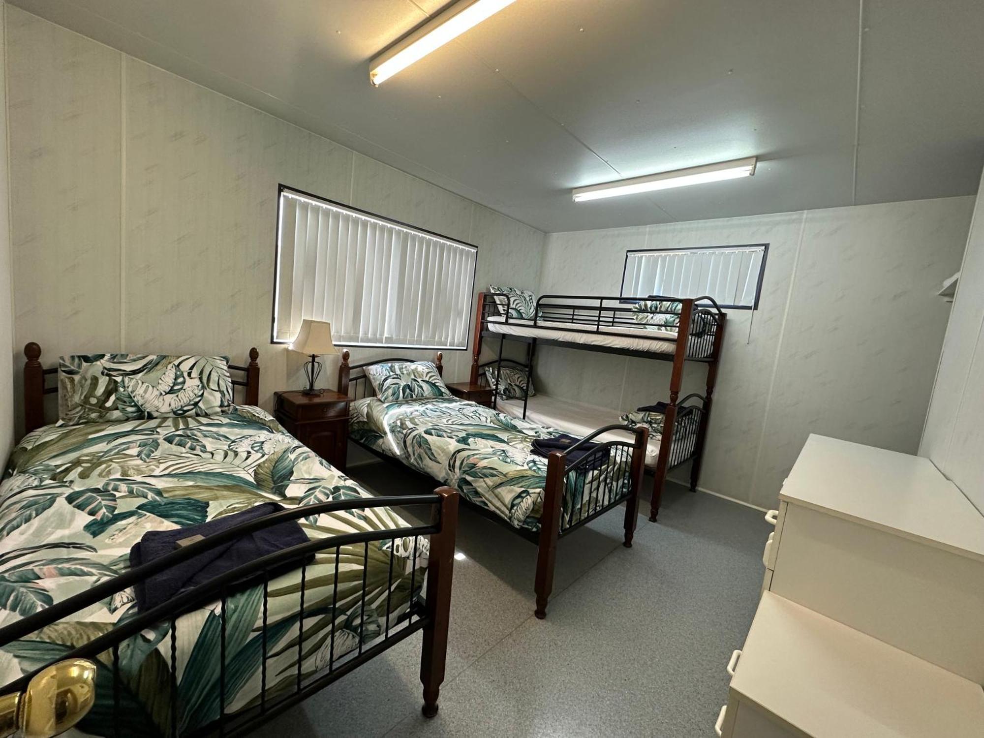 Leander Reef Holiday Park Port Denison 外观 照片